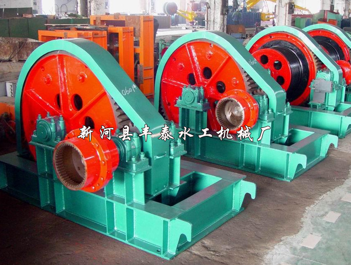 弧門卷揚式啟閉機1.jpg 弧門卷揚式啟閉機1.jpg